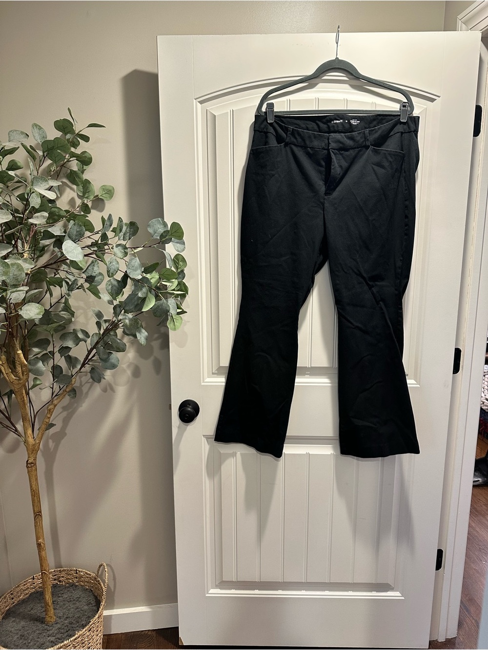 Old Navy High Rise Pixie Flare Pants Black Size 18 Secret Smooth Pockets